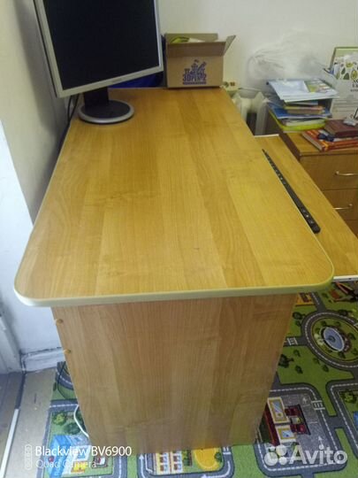Компьютерный стол и тумбочка