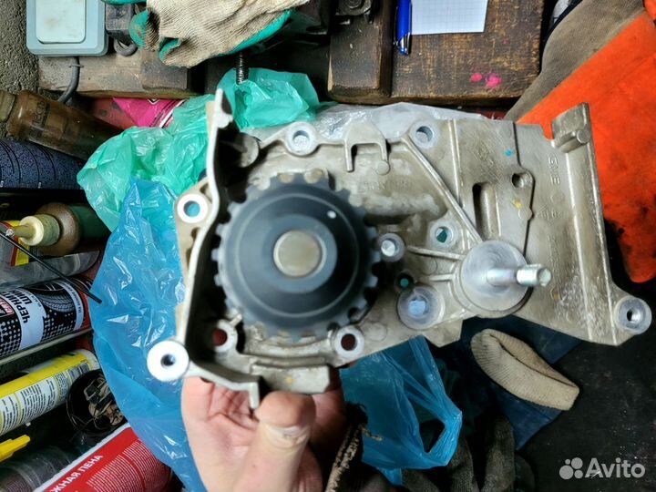 Помпа на renault logan 2, 8 клапанный, 1,6 двиг