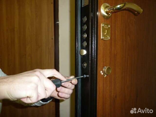 Ремонт дверных замков личинок ручек