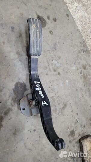 Педаль акселератора газа Renault Logan 1 K7M710