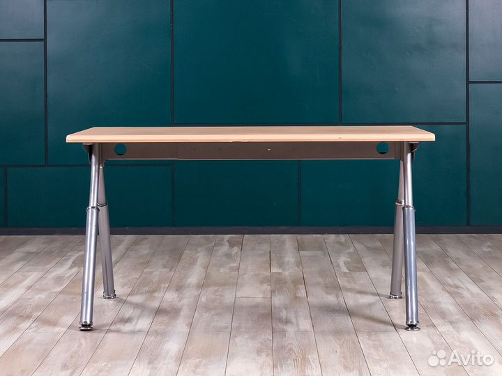 Прямой компьютерный стол