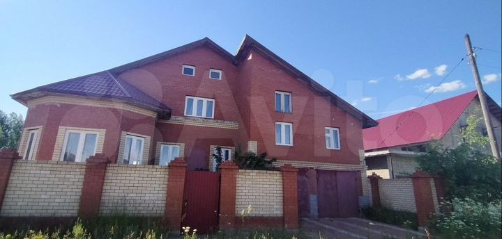 Коттедж 450 м² на участке 10 сот.