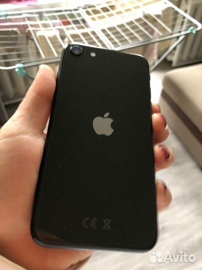 iPhone SE, 64 ГБ