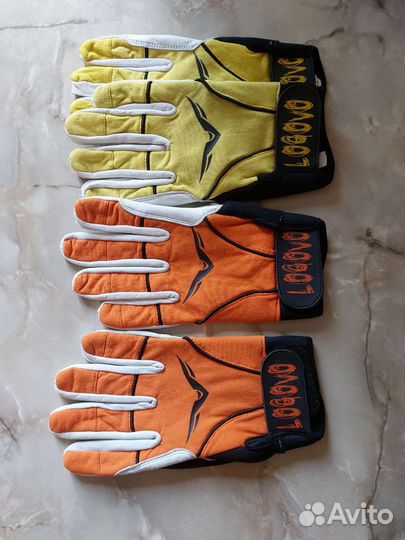 Спортивные перчатки