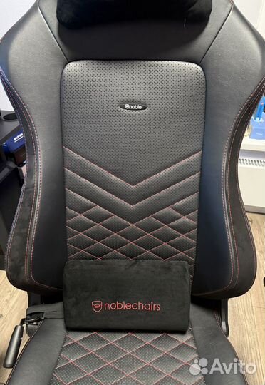 Подушка Noblechairs черная велюр