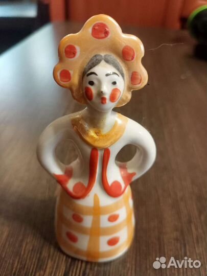 Статуэтка фарфор