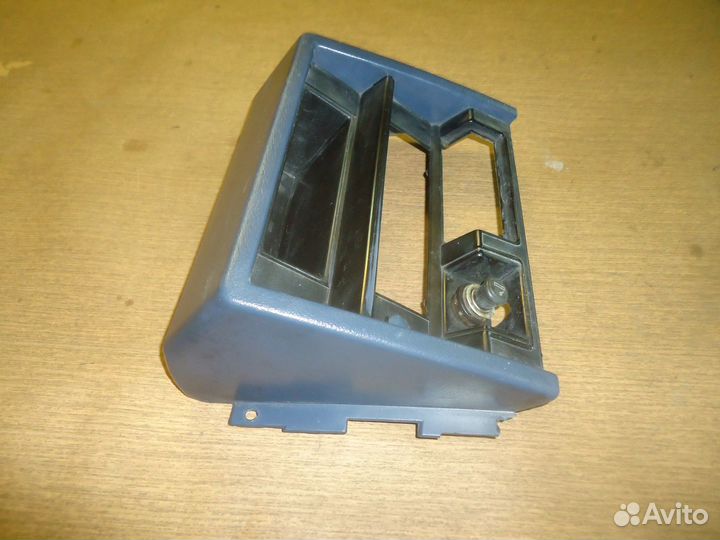 Консоль магнитолы Nissan Largo kugnc22