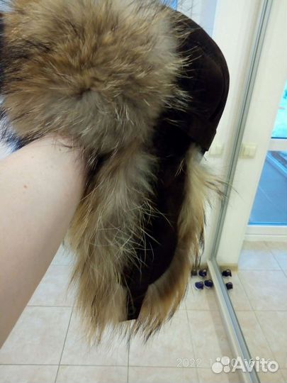 Шапка зимняя с мехом енота