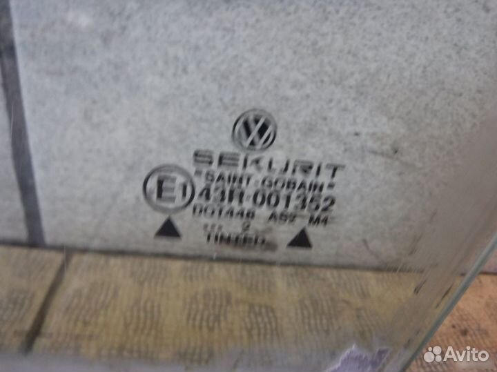 Стекло двери передней Volkswagen Golf