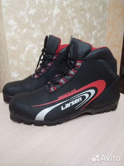 Лыжные ботинки