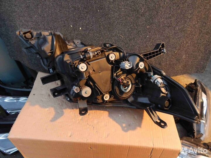 Фара левая Toyota Land Cruiser Prado 150 Series ре