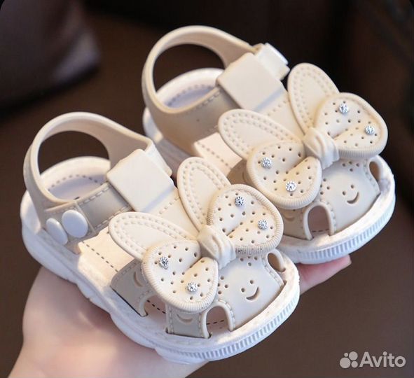Сандалии для девочки 25 размер новые
