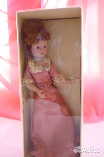 Фарфоровая кукла