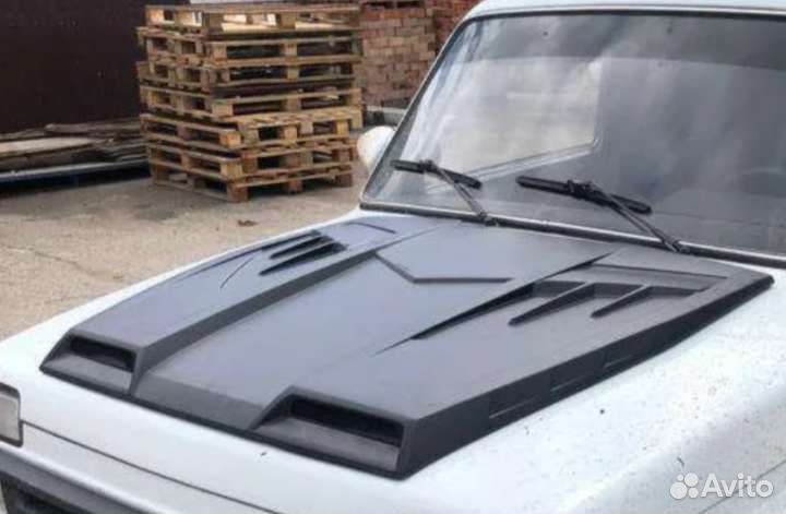 Пластиковый воздухозаборник на капот