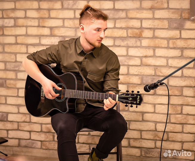 Уроки игры на гитаре в студии