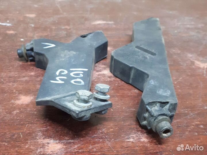 Кронштейн трапеции дворников ауди 100 с4