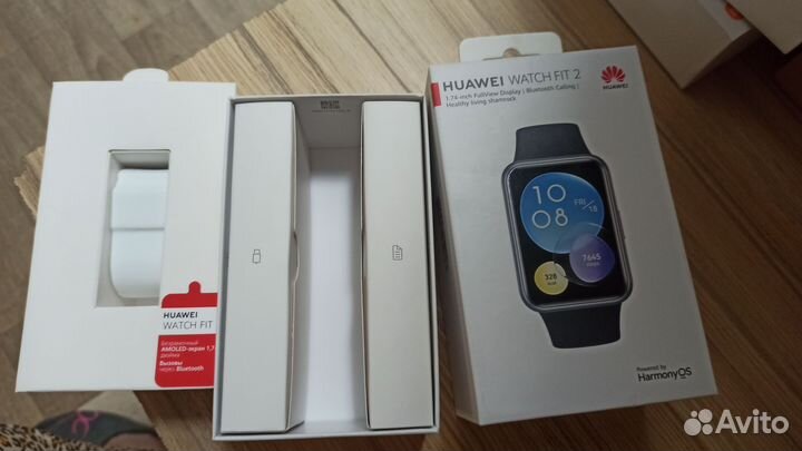 Коробки с документами от телефонов часов наушников