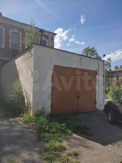 Гараж, > 30 м²