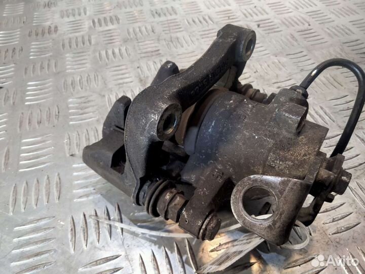 Суппорт задний правый со скобой Пежо 307