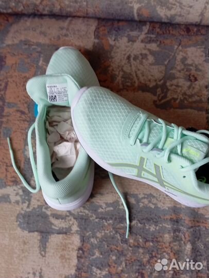 Кроссовки женские 38 размер новые