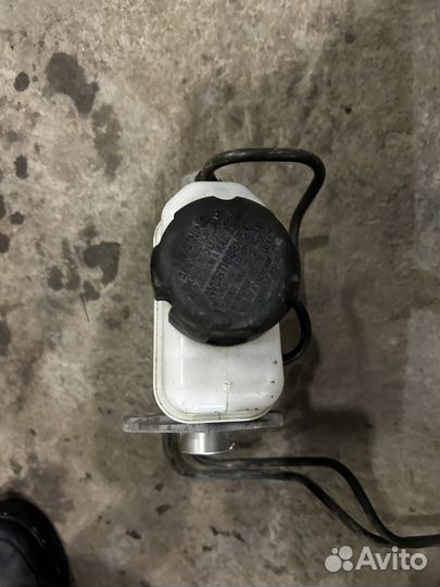 Kia Opirus Тормозной цилиндр