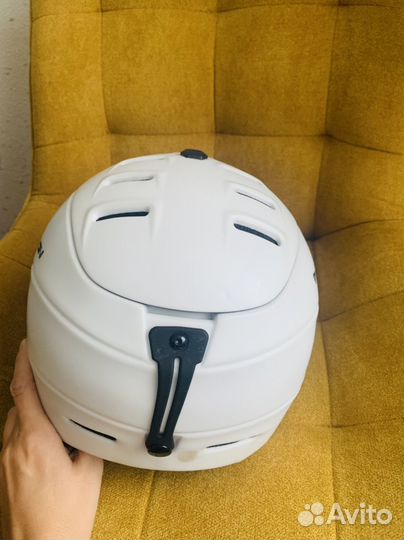 Горнолыжный шлем с очками