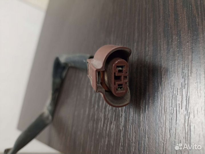 Фишка на фару Toyota Corolla 150 06-12г