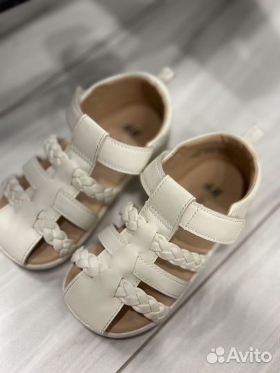 Сандалии для девочки HM
