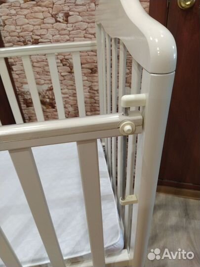 Детская кроватка с матрасом