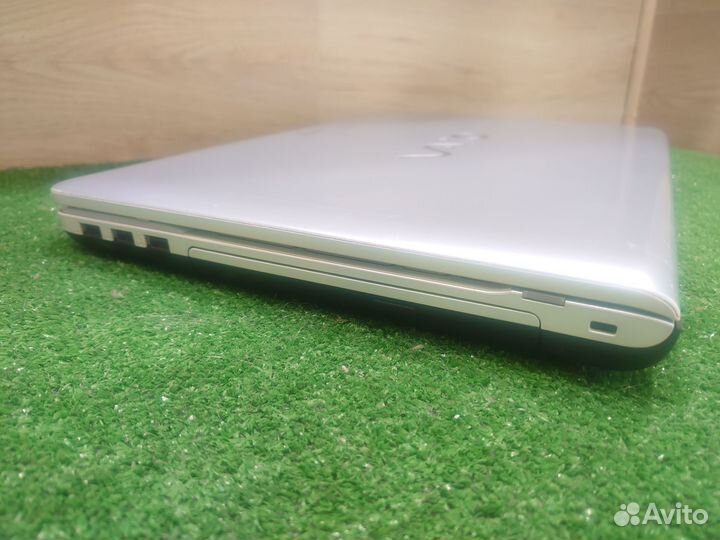 Ноутбук Sony vaio i3