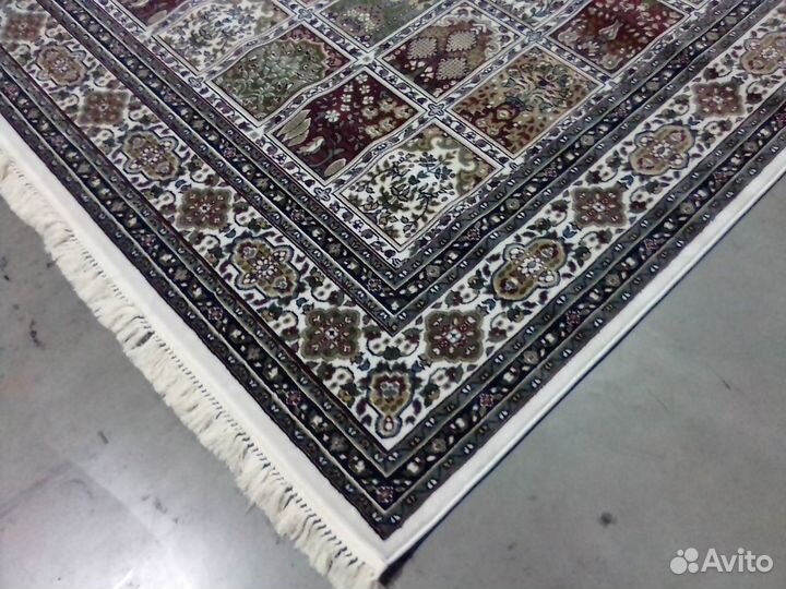 Ковер размером : 1.60х2.30 (№ 25418) новый