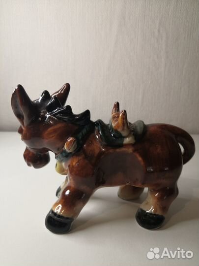 Три фарфоровые статуэтки