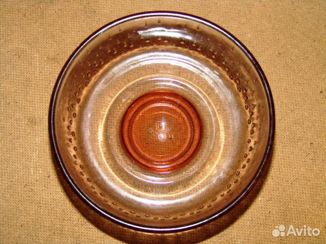 Старинная конфетница, салатница медовое стекло