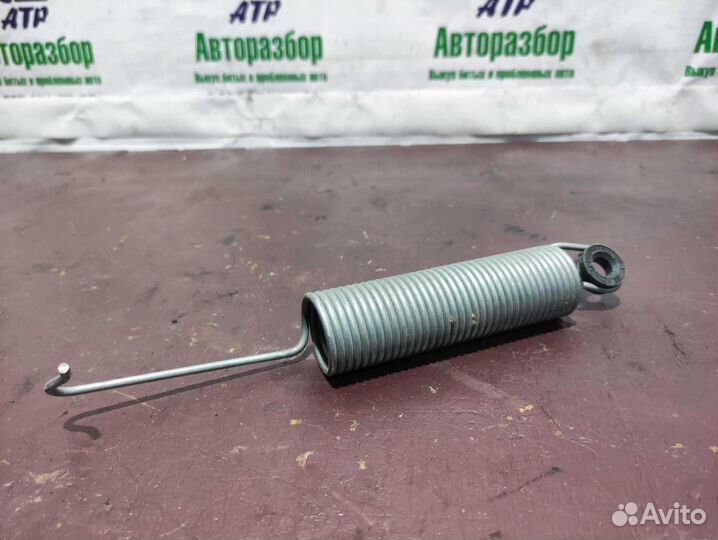 Пружина крышки багажника Volkswagen Polo