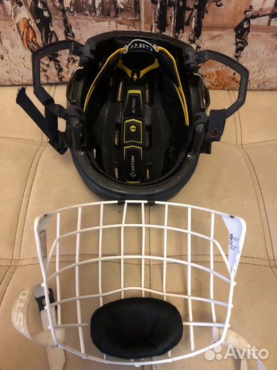 Хоккейный шлем