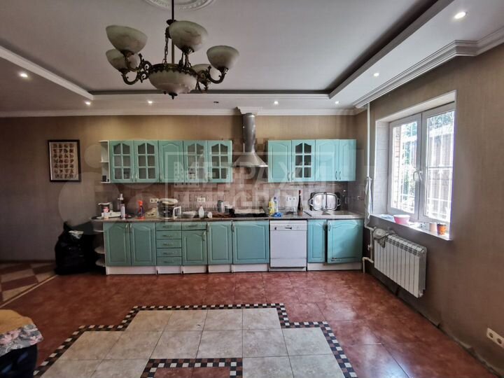 Дом 377,8 м² на участке 14 сот.