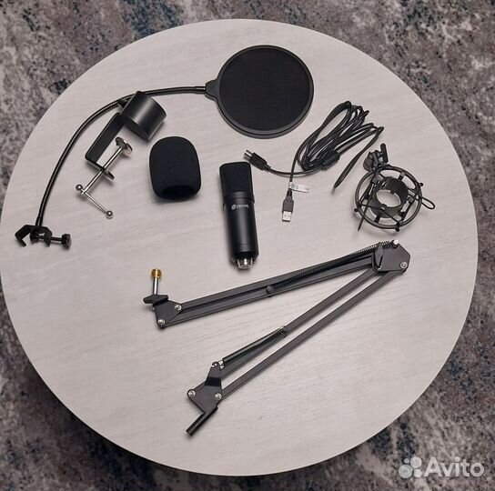 Студийный микрофон