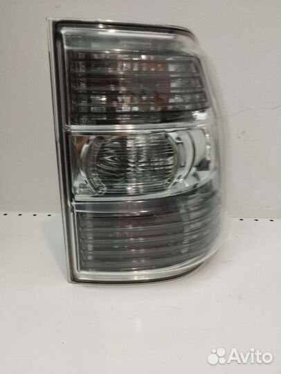 Фонарь задний правый оригинал Паджеро 4