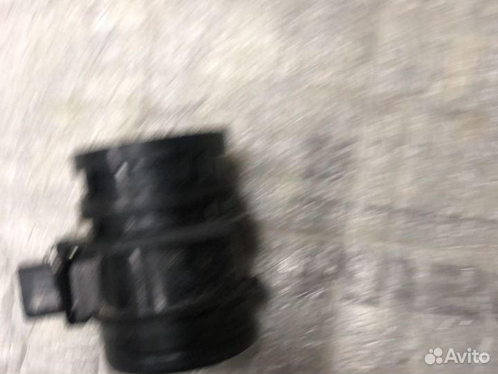 Расходомер воздуха дмрв VW Passat B6 06J906461B