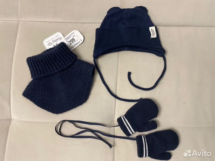 Комплект шапочка, манишка и варежки 62 р-р