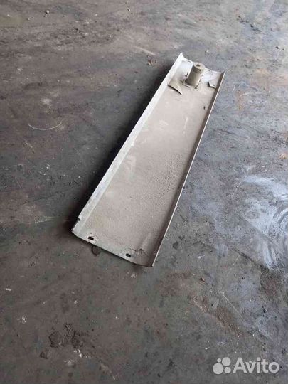 Спойлер под кабину International левый