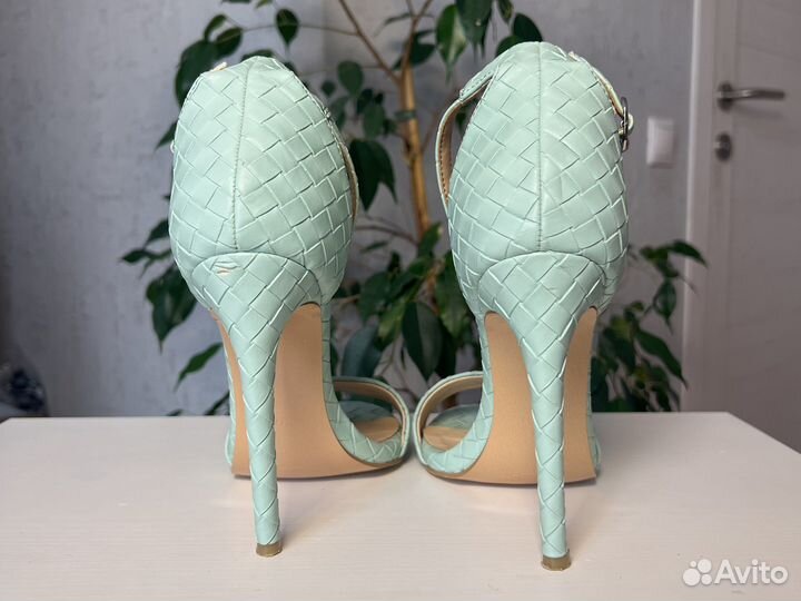 Босоножки женские 37 размер