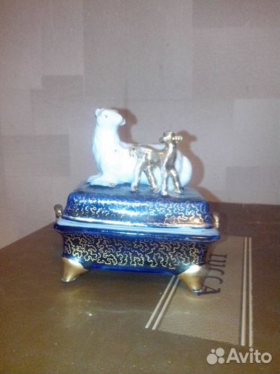 Фарфор статуэ-шкатулка ссср1955г(редк.) Дулёво