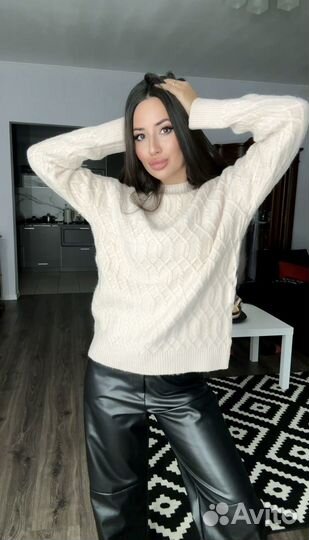 Свитер женский