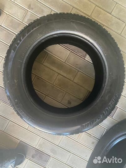 Bridgestone Blizzak Revo GZ 215/60 R17