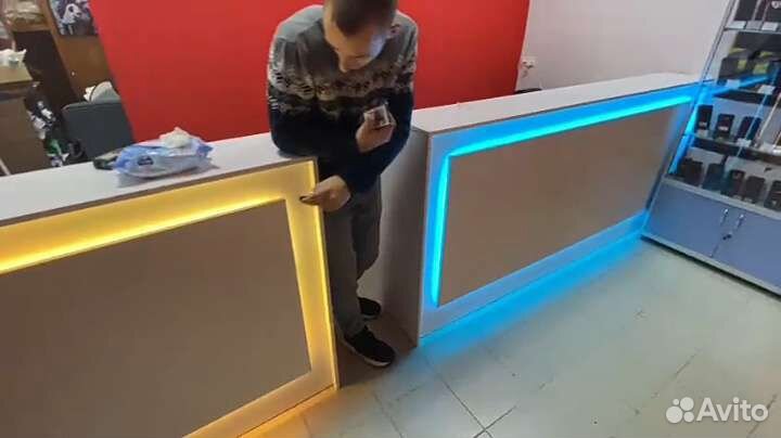 Стойка администратора с подсветкой ресепшен