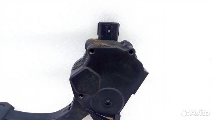 Педаль газа Toyota Land Cruiser J200 2012