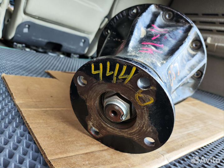 Редуктор задний Toyota LC Prado 120 411103D550