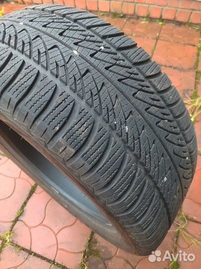 Goodyear UltraGrip 8 285/45 R20 112