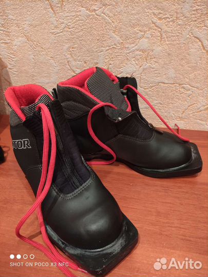 Лыжные ботинки размер 35